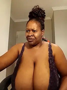 Snapshot of bustylisa1983 chatting on 03-20-25, 08:31 bustylisa1983 online show from 03-20-25, 08:31