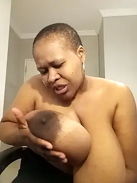 Snapshot of bustylisa1983 chatting on 09-10-25, 08:36 bustylisa1983 online show from 09-10-25, 08:36