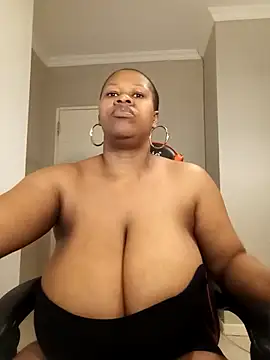 Snapshot of bustylisa1983 chatting on 09-13-25, 05:29 bustylisa1983 online show from 09-13-25, 05:29