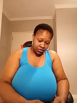 Snapshot of bustylisa1983 chatting on 12-14-25, 04:40 bustylisa1983 online show from 12-14-25, 04:40