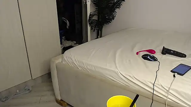 CurvyGlass online show from 10-30-25, 10:21