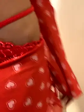 Snapshot of Aania chatting on 11-02-25, 02:41 Aania online show from 11-02-25, 02:41