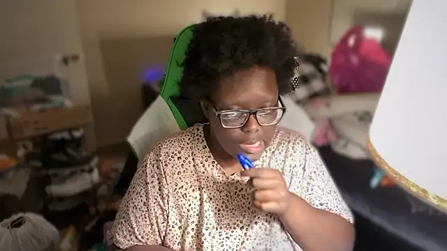 Snapshot of Yagurl__west chatting on 12-20-25, 06:09 Yagurl west online show from 12-20-25, 06:09