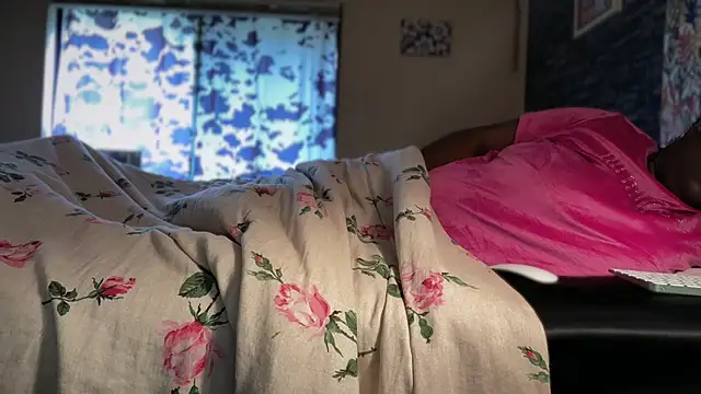 Snapshot of Yagurl__west chatting on 01-06-26, 06:22 Yagurl west online show from 01-06-26, 06:22