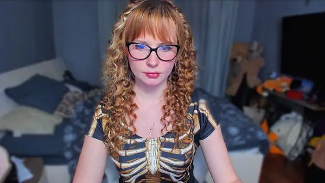 Snapshot of KlementinaBbG chatting on 10-30-25, 03:35 KlementinaBbG online show from 10-30-25, 03:35