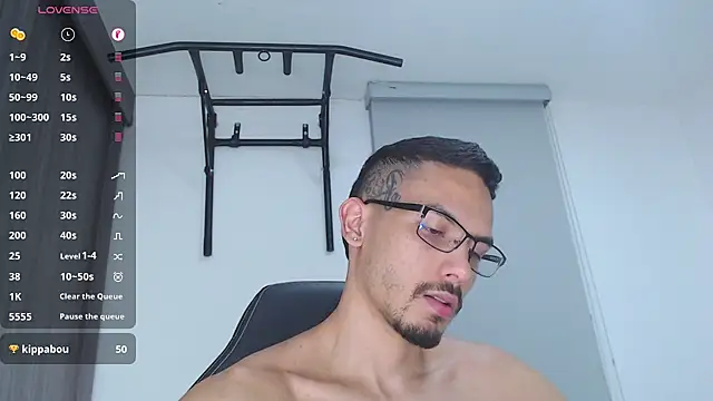 Snapshot of russthiago chatting on 12-20-24, 07:50 russthiago online show from 12-20-24, 07:50