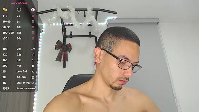 Snapshot of russthiago chatting on 12-28-24, 12:15 russthiago online show from 12-28-24, 12:15