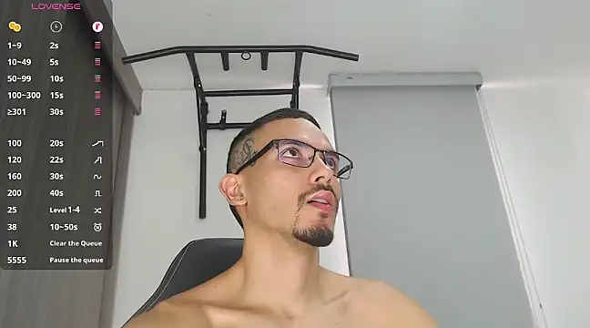 Snapshot of russthiago chatting on 01-21-25, 04:37 russthiago online show from 01-21-25, 04:37