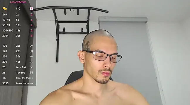 Snapshot of russthiago chatting on 02-06-25, 09:49 russthiago online show from 02-06-25, 09:49