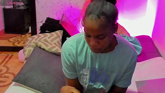 Snapshot of charis_hill chatting on 12-15-25, 02:43 charis hill online show from 12-15-25, 02:43