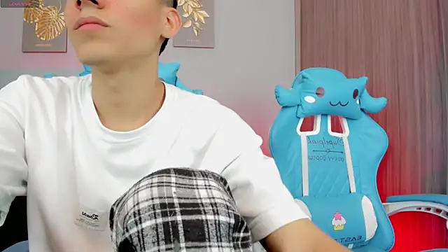 Snapshot of jake_and_joaquin chatting on 02-25-25, 08:51 jake and joaquin online show from 02-25-25, 08:51