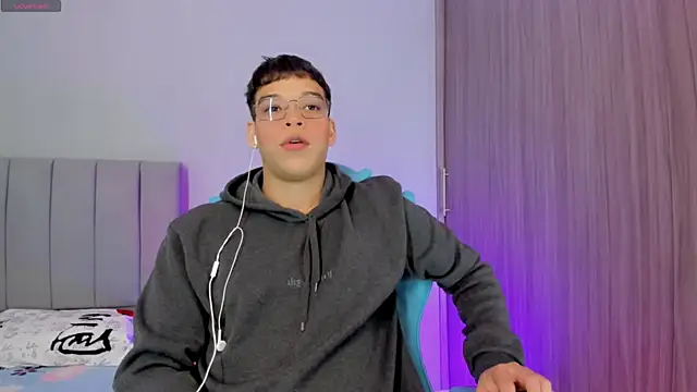 Snapshot of jake_and_joaquin chatting on 03-10-25, 05:33 jake and joaquin online show from 03-10-25, 05:33