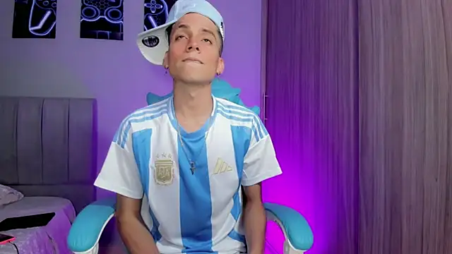 Snapshot of jake_and_joaquin chatting on 09-09-25, 02:44 jake and joaquin online show from 09-09-25, 02:44