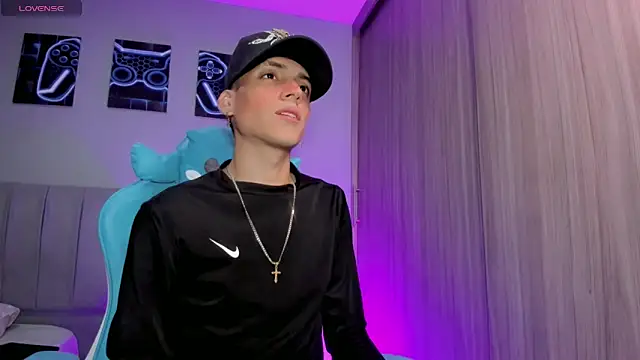 Snapshot of jake_and_joaquin chatting on 09-11-25, 03:28 jake and joaquin online show from 09-11-25, 03:28