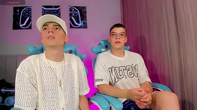 Snapshot of jake_and_joaquin chatting on 09-26-25, 05:11 jake and joaquin online show from 09-26-25, 05:11