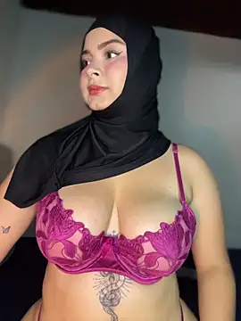 Snapshot of aneesa_darzi chatting on 04-22-26, 06:20 aneesa darzi online show from 04-22-26, 06:20