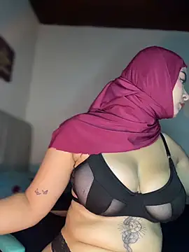 Snapshot of aneesa_darzi chatting on 05-16-26, 11:03 aneesa darzi online show from 05-16-26, 11:03