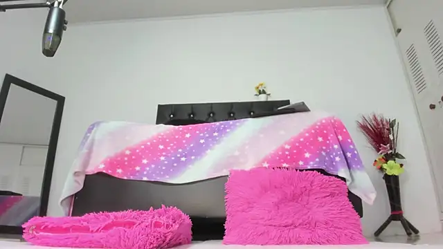 Snapshot of martinaclark chatting on 07-14-26, 02:05 martinaclark online show from 07-14-26, 02:05