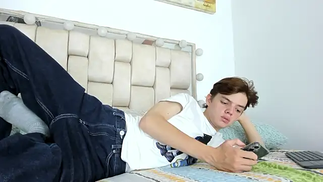 Snapshot of daniel_hot03 chatting on 10-24-25, 08:27 daniel hot03 online show from 10-24-25, 08:27