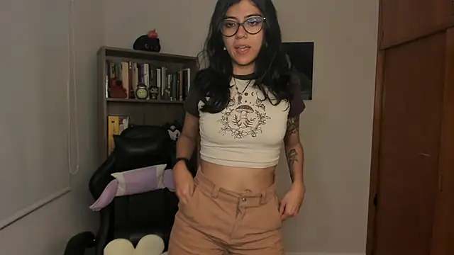 Snapshot of valerie__skyy chatting on 01-16-26, 01:53 valerie skyy online show from 01-16-26, 01:53