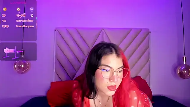 EmmaSwift  online show from 10-27-25, 03:43