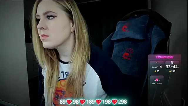 Olivia Munk online show from 11-19-25, 04:23