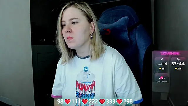 Olivia Munk online show from 04-22-26, 04:04