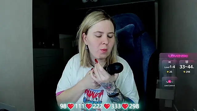 Olivia Munk online show from 04-23-26, 03:52