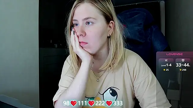 Snapshot of Olivia_Munk chatting on 06-14-26, 07:21 Olivia Munk online show from 06-14-26, 07:21