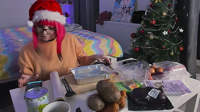 Snapshot of Yumi_Youkai chatting on 12-31-24, 02:36 Yumi Youkai online show from 12-31-24, 02:36