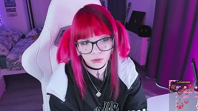 Snapshot of Yumi_Youkai chatting on 10-19-25, 09:32 Yumi Youkai online show from 10-19-25, 09:32