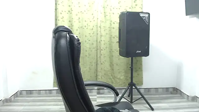 LAURA CRAIZY online show from 03-18-26, 03:09