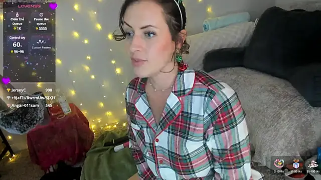 Snapshot of lovejulietxo chatting on 12-15-24, 05:42 lovejulietxo online show from 12-15-24, 05:42