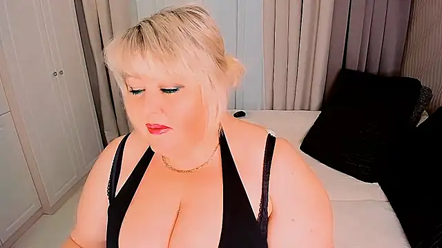 Snapshot of BIGTITSBBW chatting on 01-29-25, 07:00 BIGTITSBBW online show from 01-29-25, 07:00