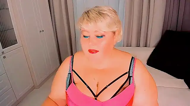Snapshot of BIGTITSBBW chatting on 09-18-25, 07:38 BIGTITSBBW online show from 09-18-25, 07:38
