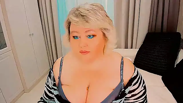 Snapshot of BIGTITSBBW chatting on 10-11-25, 12:26 BIGTITSBBW online show from 10-11-25, 12:26