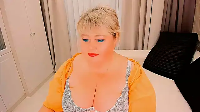 Snapshot of BIGTITSBBW chatting on 10-25-25, 07:19 BIGTITSBBW online show from 10-25-25, 07:19