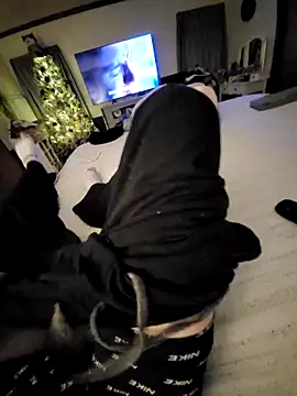 Snapshot of JoJob10 chatting on 12-16-25, 10:59 JoJob10 online show from 12-16-25, 10:59