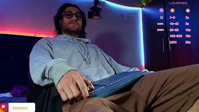 Snapshot of kuzzcoo chatting on 01-08-26, 12:18 kuzzcoo online show from 01-08-26, 12:18