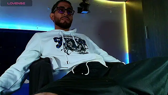 Snapshot of kuzzcoo chatting on 03-06-26, 12:12 kuzzcoo online show from 03-06-26, 12:12