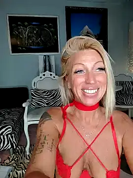 Snapshot of Weloveblue chatting on 01-06-25, 12:46 Weloveblue online show from 01-06-25, 12:46