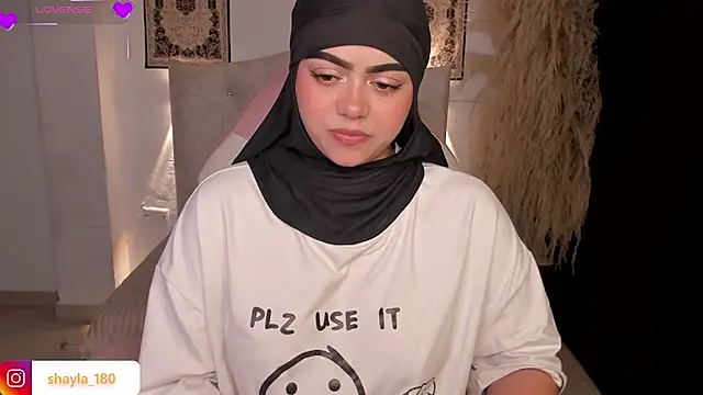 shayla 18 online show from 07-10-26, 10:40