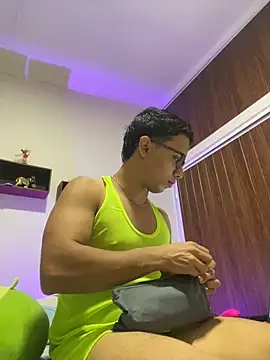 Snapshot of xTommy_Steigerx chatting on 09-11-25, 02:22 xTommy Steigerx online show from 09-11-25, 02:22