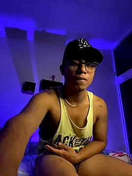 Snapshot of xTommy_Steigerx chatting on 09-14-25, 04:33 xTommy Steigerx online show from 09-14-25, 04:33