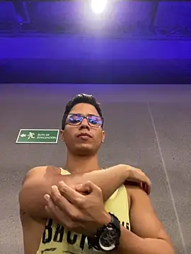 Snapshot of xTommy_Steigerx chatting on 09-25-25, 02:26 xTommy Steigerx online show from 09-25-25, 02:26