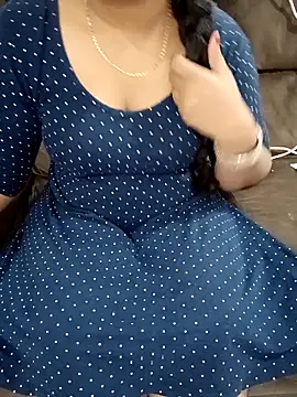 Mounika25 online show from 10-19-25, 09:54