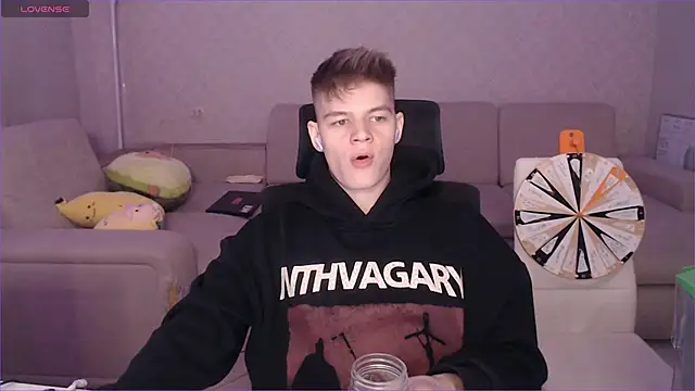 Snapshot of dantebigboi300 chatting on 12-23-24, 09:29 dantebigboi300 online show from 12-23-24, 09:29