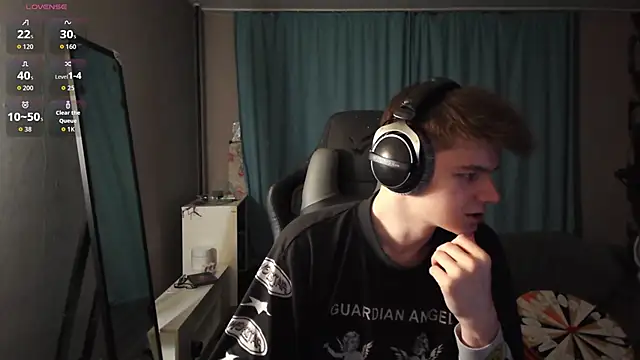 Snapshot of dantebigboi300 chatting on 09-30-25, 12:32 dantebigboi300 online show from 09-30-25, 12:32