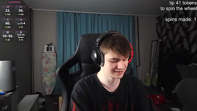 Snapshot of dantebigboi300 chatting on 10-20-25, 02:28 dantebigboi300 online show from 10-20-25, 02:28