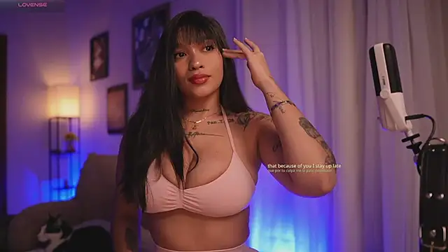 HannahW  online show from 02-06-26, 10:46